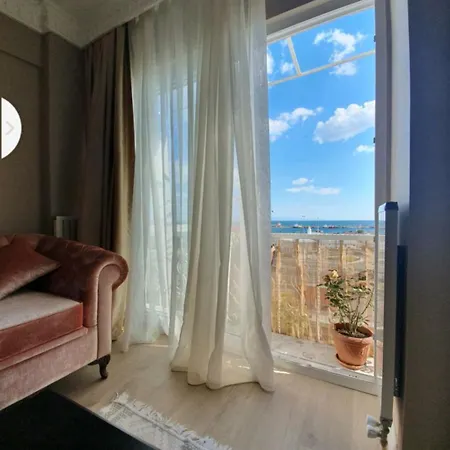Sea View Flat - Includes Turkish Bath In Old Town. Apartment *
