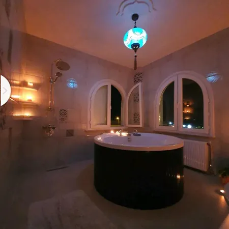 Sea View Flat - Includes Turkish Bath In Old Town. Apartment Istanbul